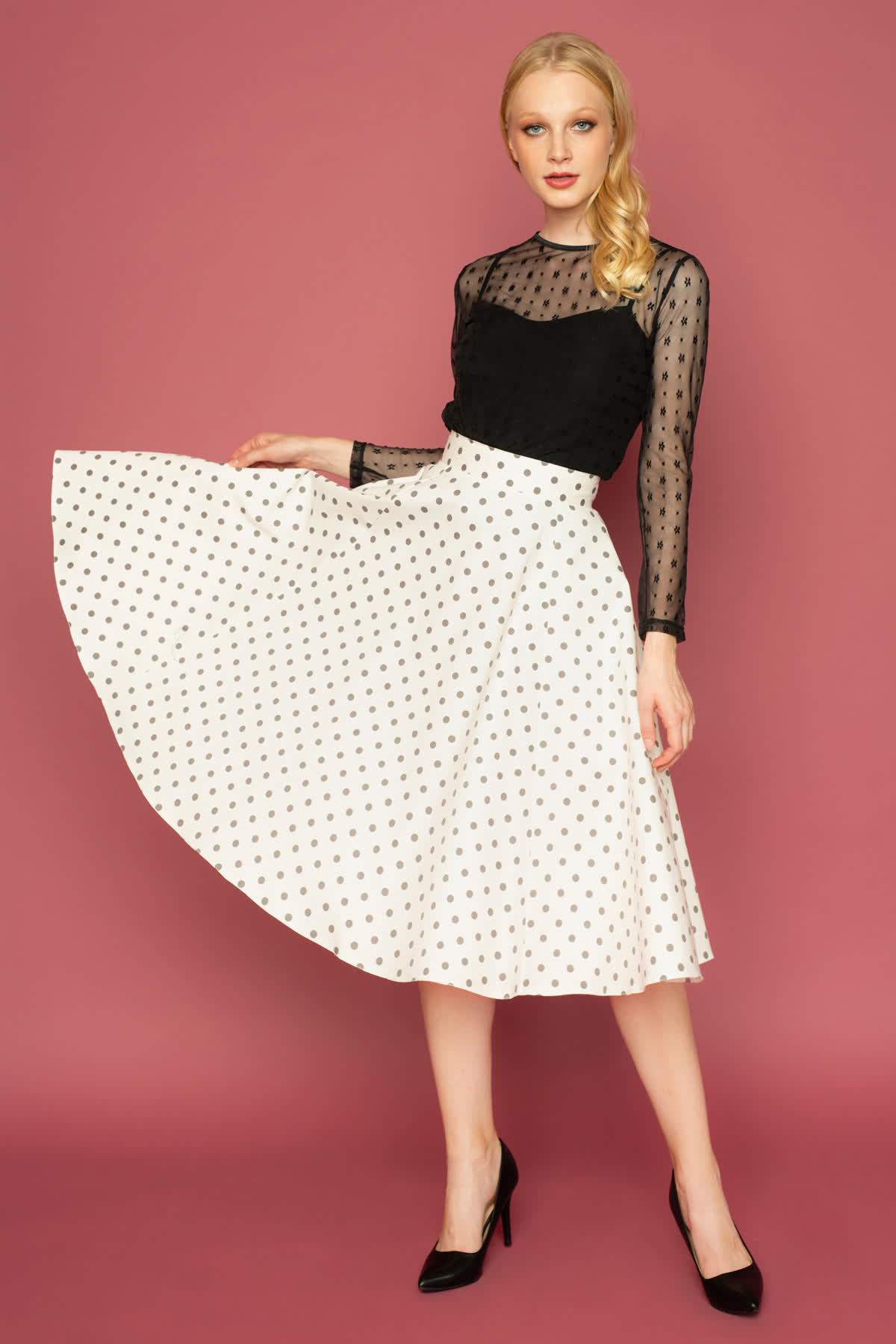 gkri-poua-klos-fousta-3 Ψηλόμεση κλος φούστα, μέχρι το γόνατο, με γκρι πουά print και τσέπες για να δημιουργήσετε ένα ρετρό look για όλες τις ώρες!