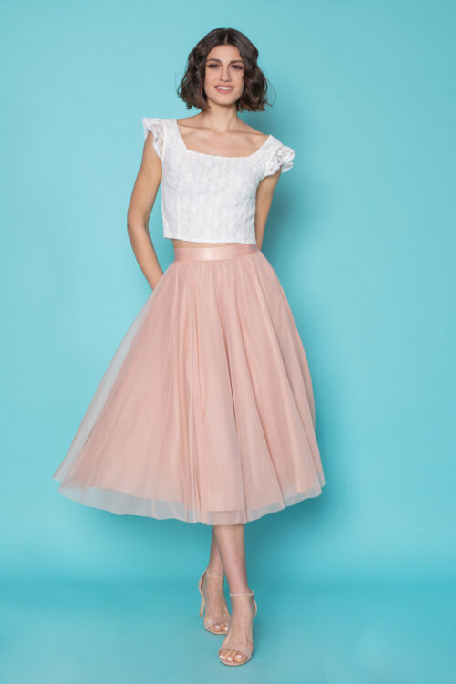 Ροζ midi φούστα από τούλι σε κλος γραμμή, με λάστιχο στη μέση και αέρινη κίνηση, για μια ρομαντική εμφάνιση.