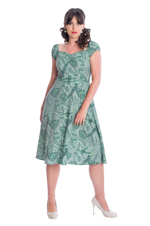 Ρετρό μίντι κλος φόρεμα σε vintage γραμμή με jungle print, διαχρονικό και ιδανικό να φορεθεί από το πρωί μέχρι το βράδυ.