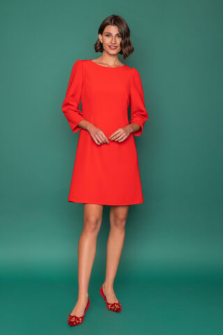 Mini κόκκινο φόρεμα σε ίσια γραμμή, με λαιμουδιά χαμόγελο, φουντωτά 3/4 μανίκια και κρυφό φερμουάρ στην πλάτη, ιδανικό για μια ιδιαίτερη περίσταση!