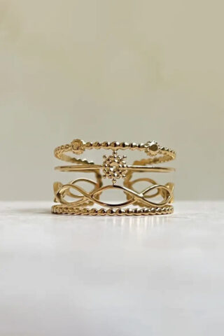 Ρυθμιζόμενο δαχτυλίδι από ατσάλι, με vintage λεπτομέρειες σε χρώμα χρυσό.