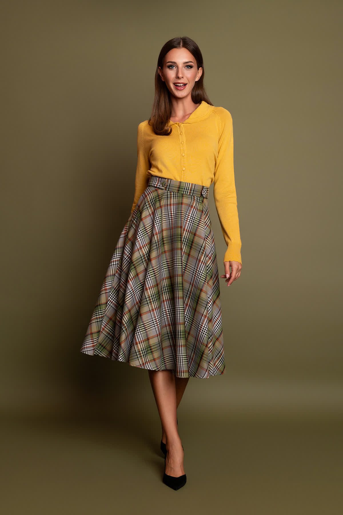 ladi-karo-klos-fousta-2 Μίντι ψηλόμεση κλος φούστα, με καρό μοτίβο σε λαδί-κίτρινες-μπορντώ αποχρώσεις, με τσέπες και μήκος μέχρι το γόνατο, για να δημιουργήσετε ένα ρετρό look για όλες τις ώρες!