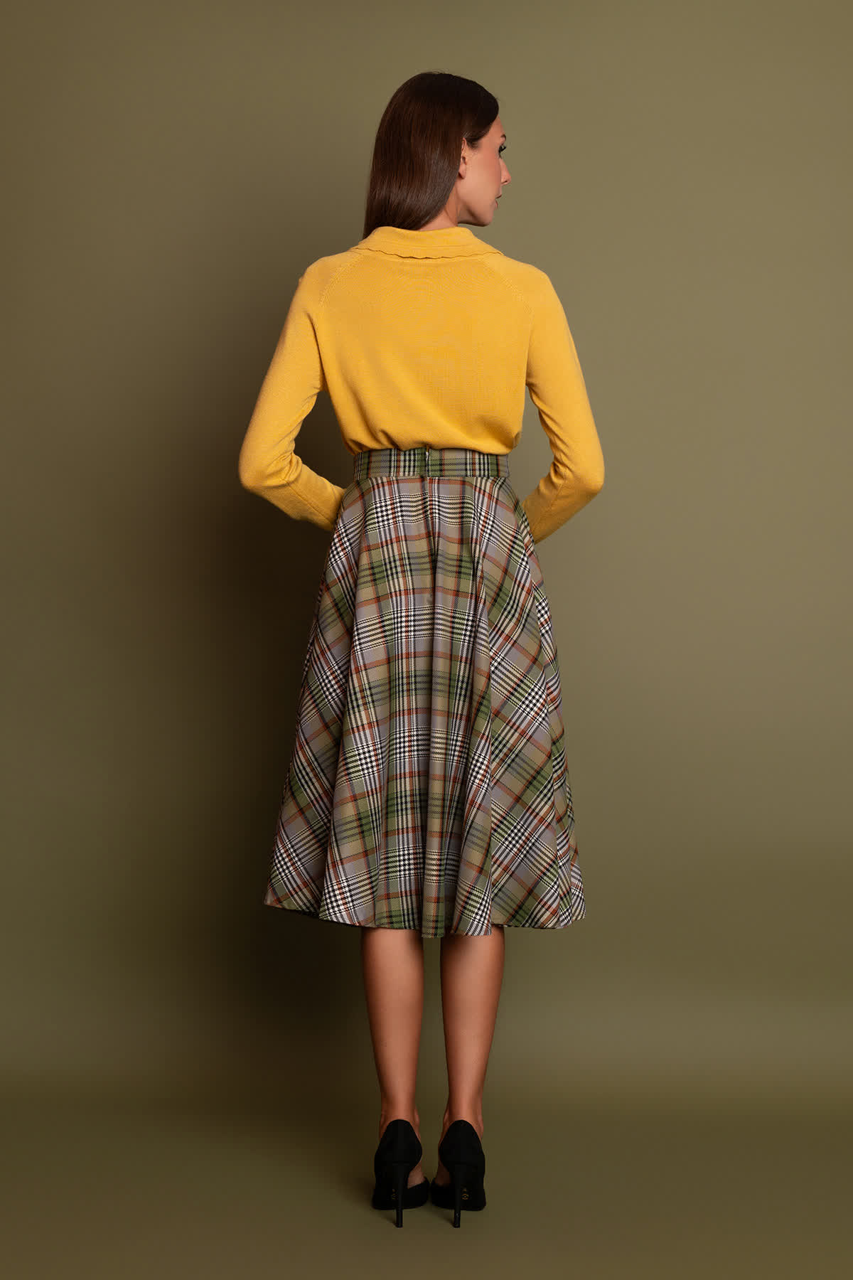 ladi-karo-klos-fousta-3 Μίντι ψηλόμεση κλος φούστα, με καρό μοτίβο σε λαδί-κίτρινες-μπορντώ αποχρώσεις, με τσέπες και μήκος μέχρι το γόνατο, για να δημιουργήσετε ένα ρετρό look για όλες τις ώρες!