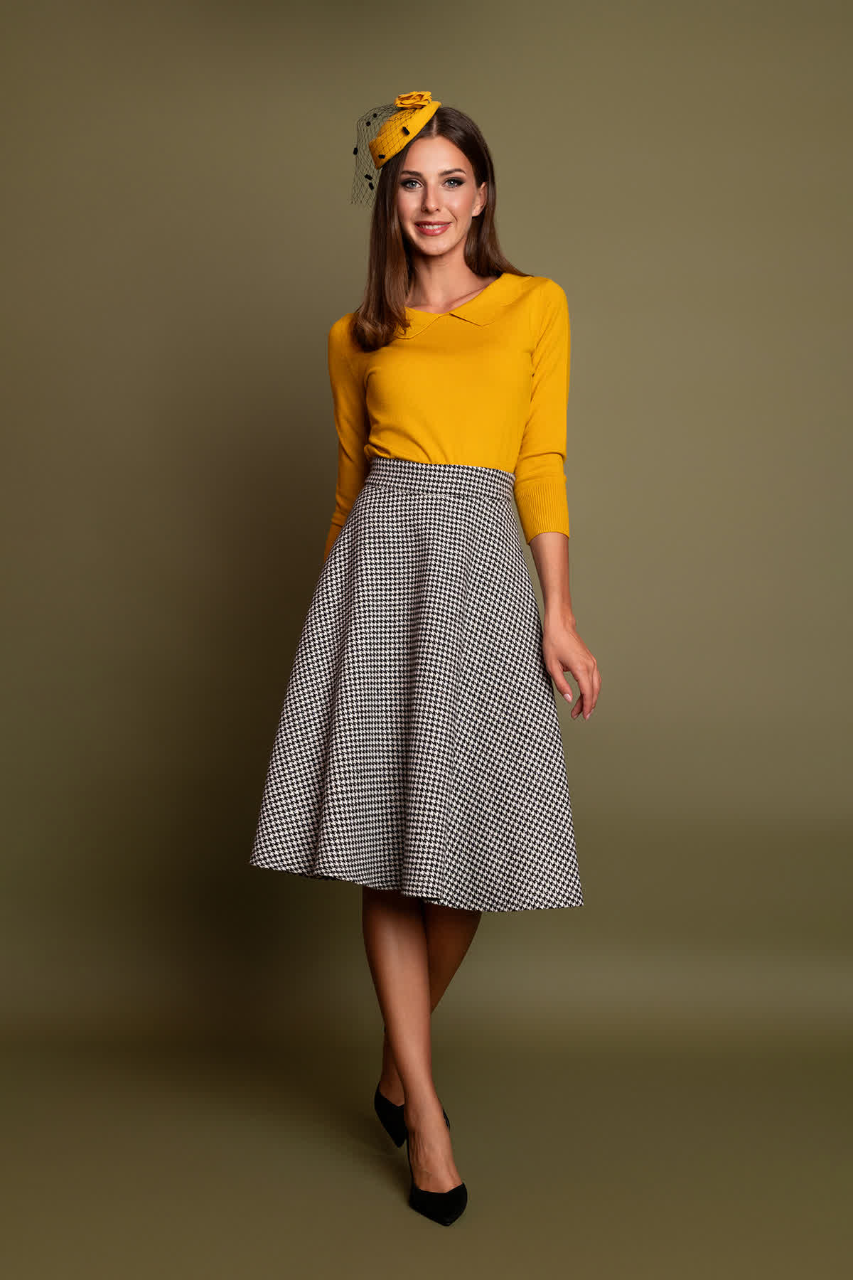 mavri-karo-klos-fousta-2 Μίντι ψηλόμεση κλος φούστα, με ασπρόμαυρο πτι καρό, για να δημιουργήσετε ένα ρετρό look για όλες τις ώρες!