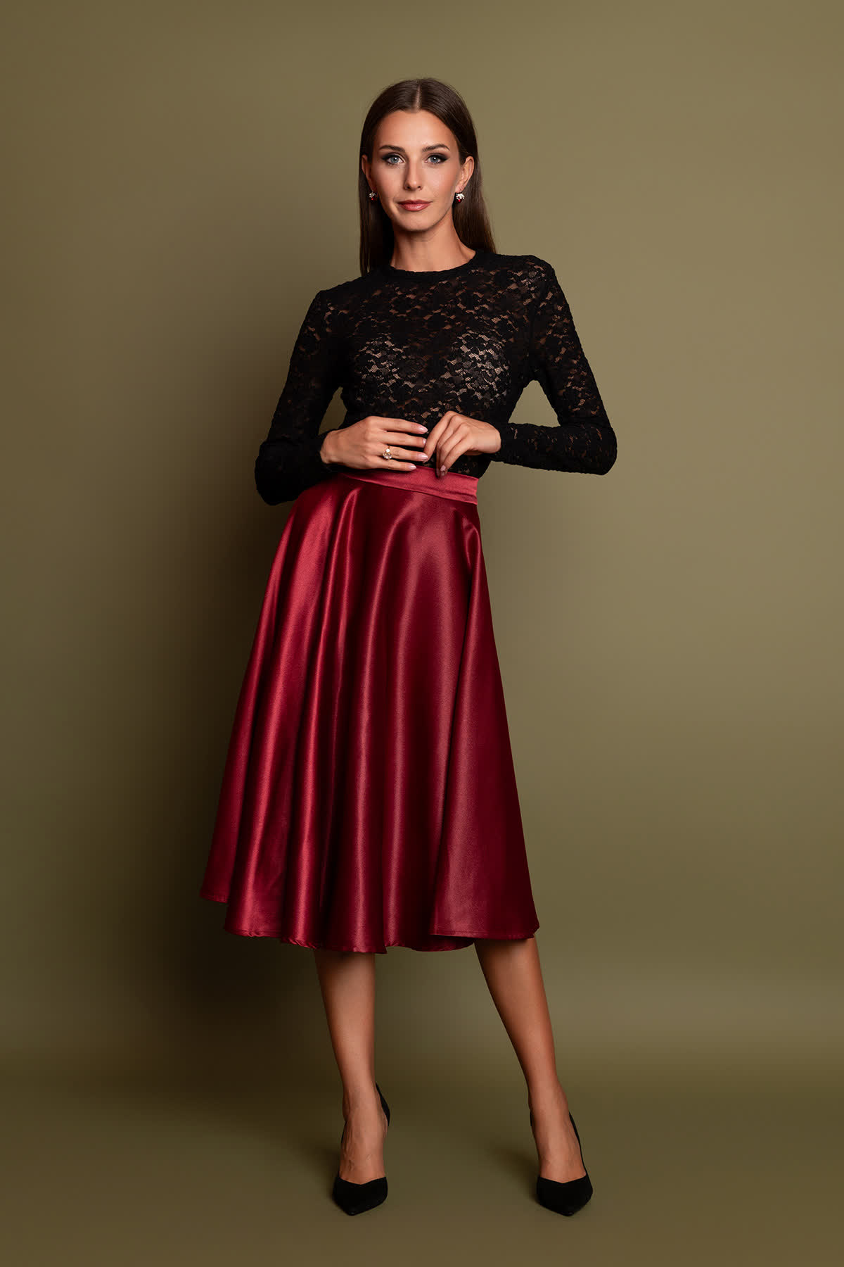 mpornto-saten-klos-fousta-4 Μίντι ψηλόμεση κλος φούστα από μπορντό σατινέ ύφασμα για να δημιουργήσετε ένα ξεχωριστό look για επίσημες εφανίσεις!