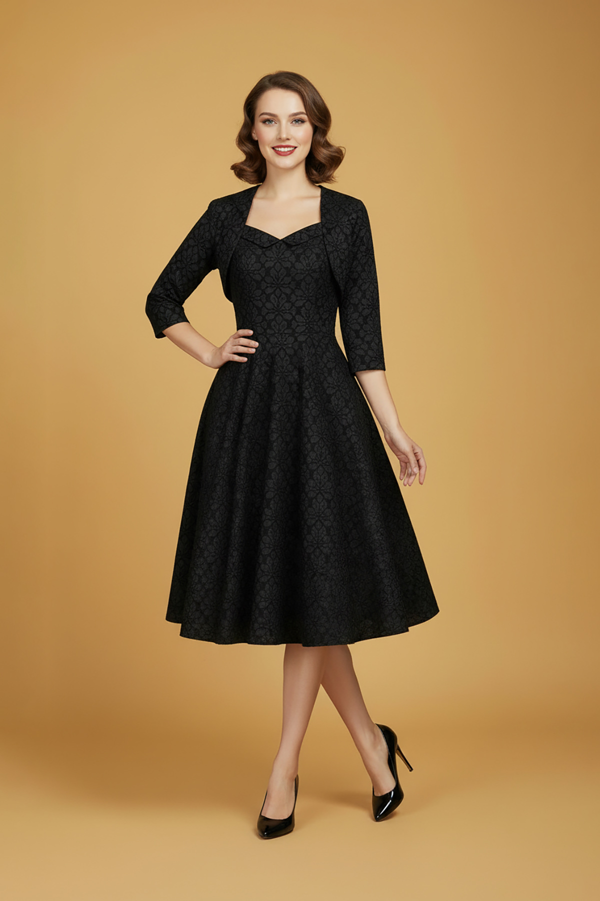 mavro-klos-forema-me-mpolero-1 Απολαύστε τη διαχρονική κομψότητα με το midi κλος φόρεμα με μπολερό, εμπνευσμένο από το vintage στυλ, σε μαύρο χρώμα και διακοσμημένο με ένα εξαιρετικό ανάγλυφο φλοράλ print. Το φόρεμα διαθέτει ένα κολακευτικό εφαρμοστό μπούστο που τονίζει τη μέση, που καταλήγει σε μια φαρδιά φούστα για χαριτωμένη κίνηση. Ένα εκλεπτυσμένο ντεκολτέ με πέτο προσθέτει μια πινελιά ρετρό γοητείας, ενώ το ασορτί μπολερό που περιλαμβάνεται ολοκληρώνει την sophisticated εμφάνιση. Ιδανικό για επίσημες περιστάσεις ή για μια κομψή δήλωση οποιαδήποτε μέρα της εβδομάδας.