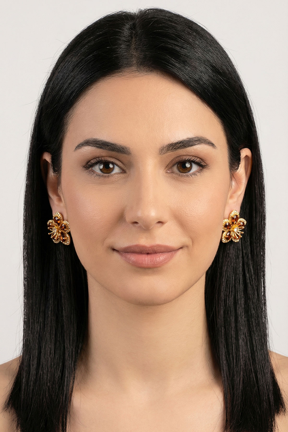 vintage-skoularikia-louloudi-3 Εντυπωσιακά vintage σκουλαρίκια λουλούδι σε χρυσό τόνο με λαμπερές πέτρες και ζιργκόν. Ιδανικό statement κόσμημα για κομψές εμφανίσεις και ιδιαίτερα looks.