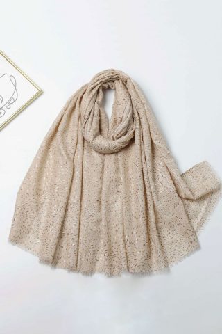 Εσάρπα με χρυσαφί σχέδιο, σε taupe απόχρωση, από λεπτό βαμβακερό ύφασμα. Συνδυάστε το με ένα αμάνικο φόρεμα για τις δροσερές ημέρες ή το βράδυ. Ιδανικό αξεσουάρ για να δώσει ένα vintage touch στις εμφανίσεις σας!