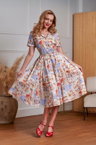 Ρετρό φόρεμα, με ένα μαγευτικό beach theme print, από 100% δροσερό βαμβάκι, διαθέτει την κλασική fit & flare γραμμή που στενεύει στη μέση και ανοίγει αναδεικνύοντας τη σιλουέτα σας. Με κομψά κουμπιά στο πάνω μέρος, πρακτικές κρυφές τσέπες και μια χαριτωμένη αποσπώμενη ζώνη από το ίδιο ύφασμα, είναι το ιδανικό φόρεμα για να σας συνοδεύσει από τις πρωινές βόλτες στην ακρογιαλιά μέχρι τις ρομαντικές βραδινές εξόδους.