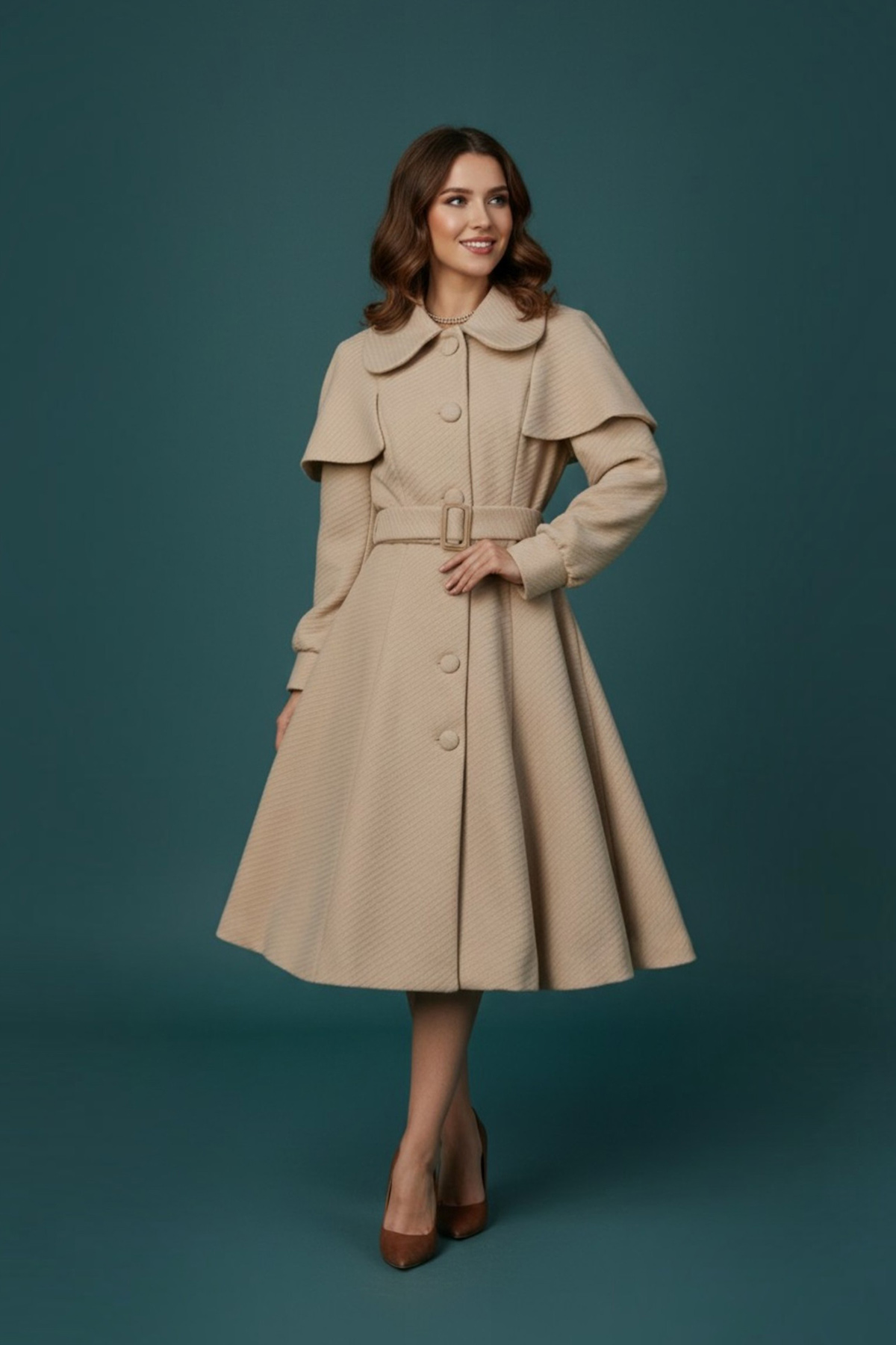 50s-mpez-vintage-palto-4 Ανακαλύψτε το 50s μπεζ vintage παλτό, με ενσωματωμένη κάπα, ζώνη στη μέση & 50s αισθητική. Αποκτήστε το ιδανικό retro coat για μοναδικά looks!