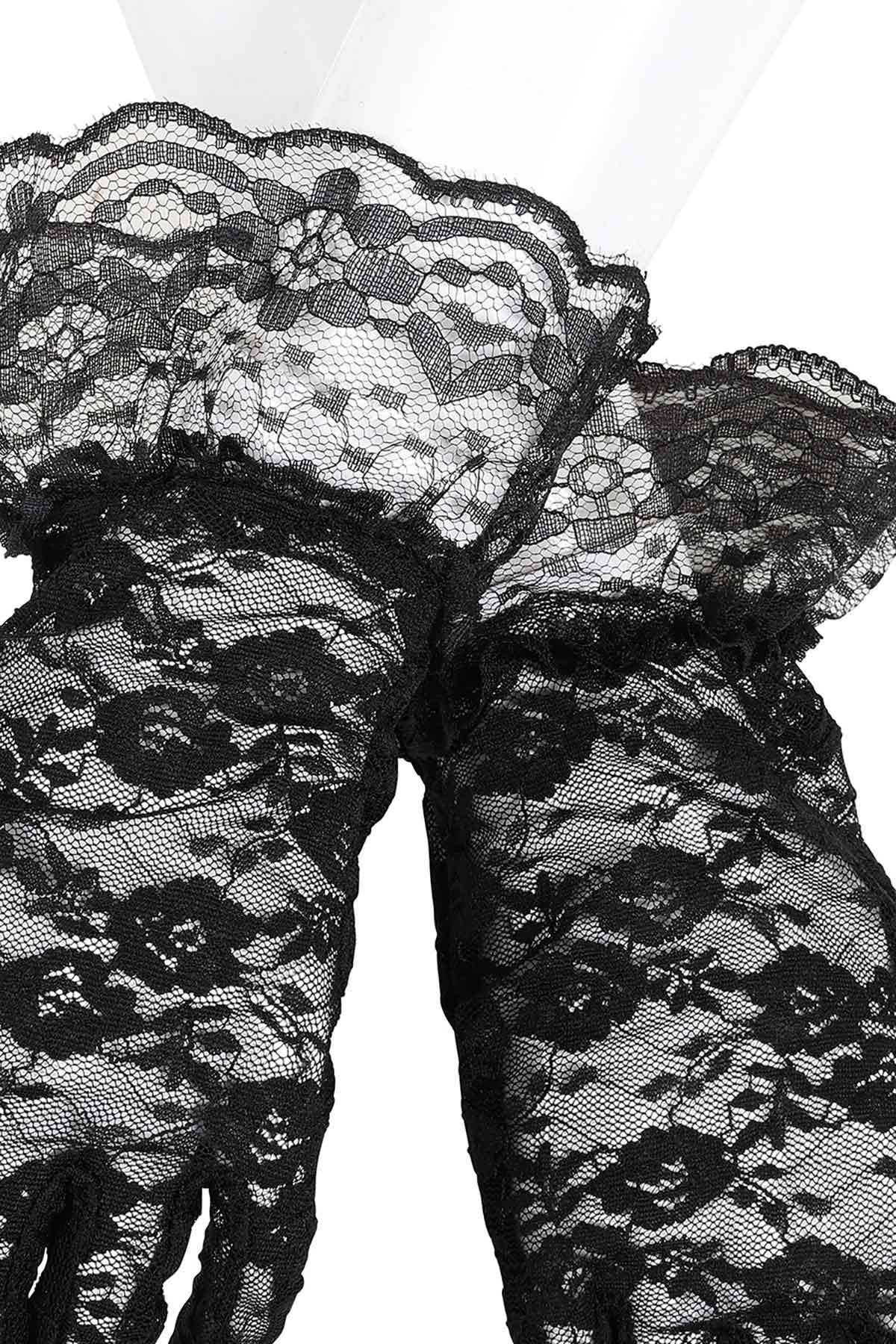 vintage-dantelenia-gantia-3 Ανακαλύψτε τα ρομαντικά μαύρα vintage δαντελένια γάντια της συλλογής μας. Με λεπτή φλοράλ δαντέλα, κυματιστή καμπανωτή μανσέτα και Old Hollywood αισθητική, αποτελούν το τέλειο statement αξεσουάρ για ρετρό, vintage ή gothic εμφανίσεις.