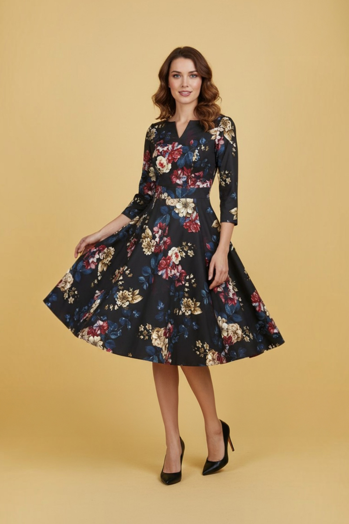 vintage-floral-forema-me-hamogelo-3 Vintage φόρεμα με κλος φούστα μέχρι το γόνατο, με υπέροχο floral print, στρογγυλή λαιμουδιά με μικρό V, φάσα στη μέση και 3/4 μανίκια. Η διαχρονική γραμμή, με τον εφαρμοστό κορμό και την κλος φούστα, τονίζει τη σιλουέτα και μαζί με το μαλακό και ελαστικό ύφασμα το κάνουν ιδανικό φόρεμα για όλες τις ώρες!