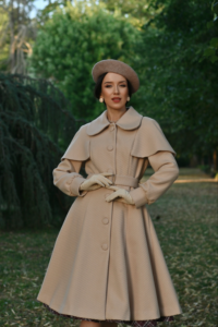 Γυναικείο μπεζ vintage παλτό σε κλος γραμμή με κάπα London Boutique