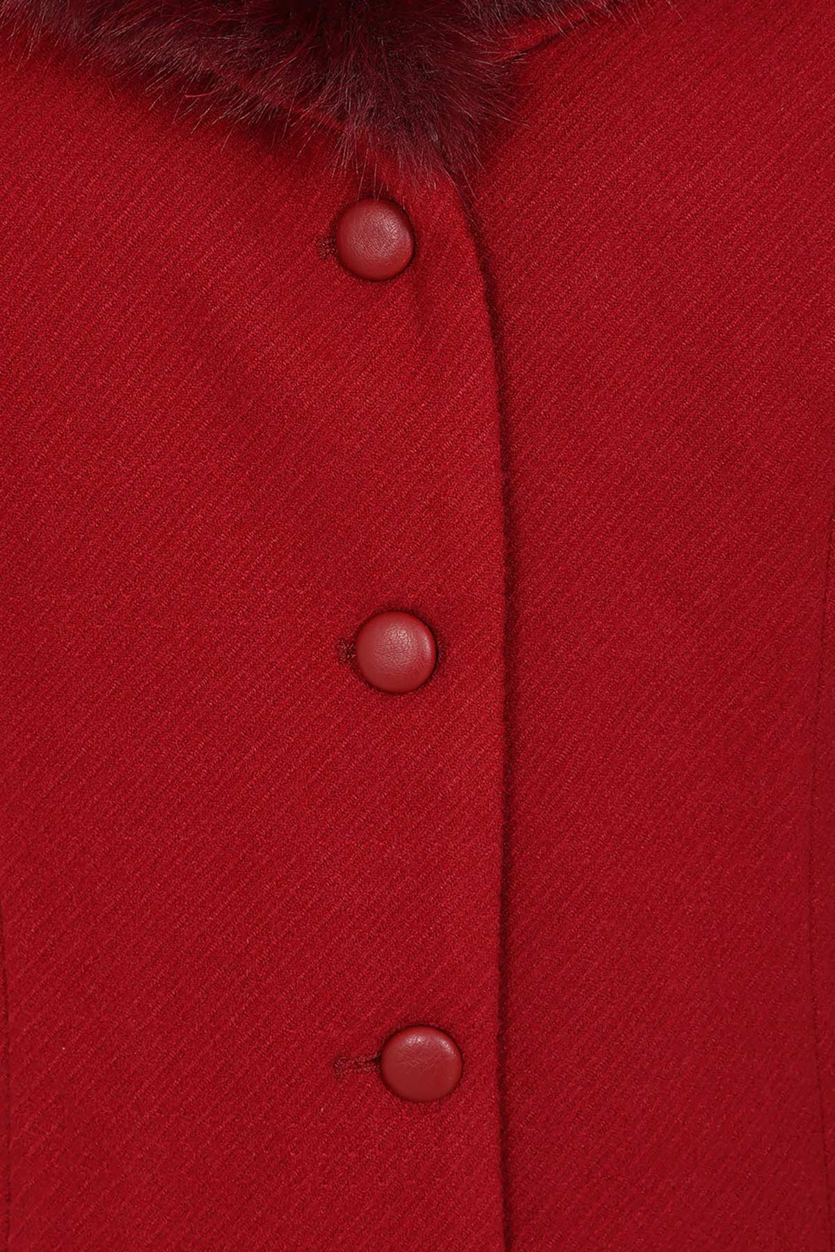 retro-sakaki-me-gouna-3 Ανακαλύψτε τη vintage γοητεία των 50s με το μπορντό ρετρό σακάκι Rea. Διαθέτει αποσπώμενη συνθετική γούνα στον γιακά και τις μανσέτες για εύκολο πλύσιμο. Η μεσάτη γραμμή και τα επενδυμένα κουμπιά χαρίζουν κομψή σιλουέτα.